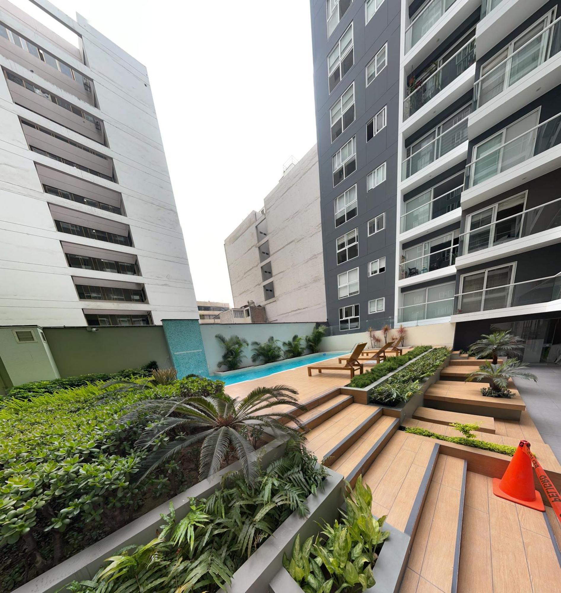 Upper By Urbano * Lima
